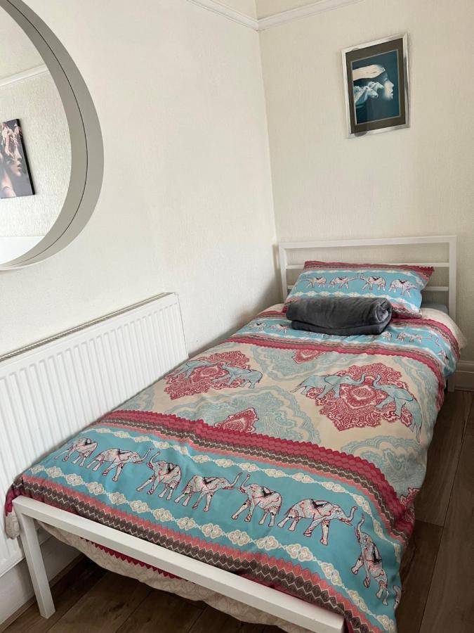 A Home Away From Home Now With Netflix And Ps4 Blackpool Extérieur photo